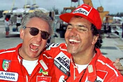 Fabio Buzzi, piloto y diseñador de lanchas de competición junto a su amigo Daniel Scioli