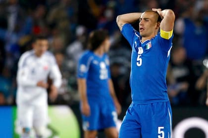 Fabio Canavaro no lo puede creer: Italia, campeón en 2006, queda eliminado contra Eslovaquia en Sudáfrica 2010