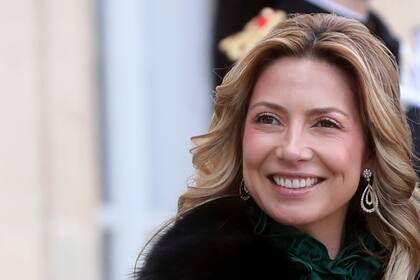 Fabiola pasó el día con Brigitte Macron, con un vestido verde botella