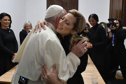 Fabiola Yáñez junto al papa Francisco