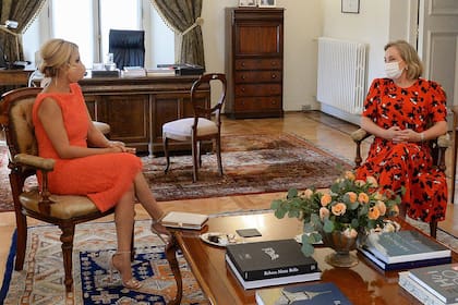 Fabiola Yáñez y Cecilia Morel discutieron sobre las labores que cada una lleva adelante en sus países