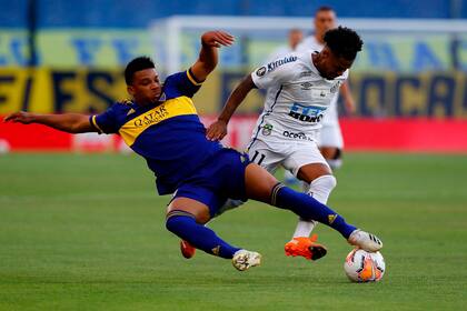 Fabra es uno de los favoritos de los hinchas, por entrega y capacidad de ataque, pero el desquite de la semifinal con Santos empeoró mucho su imagen, con un flojo desempeño y una expulsión inentendible.