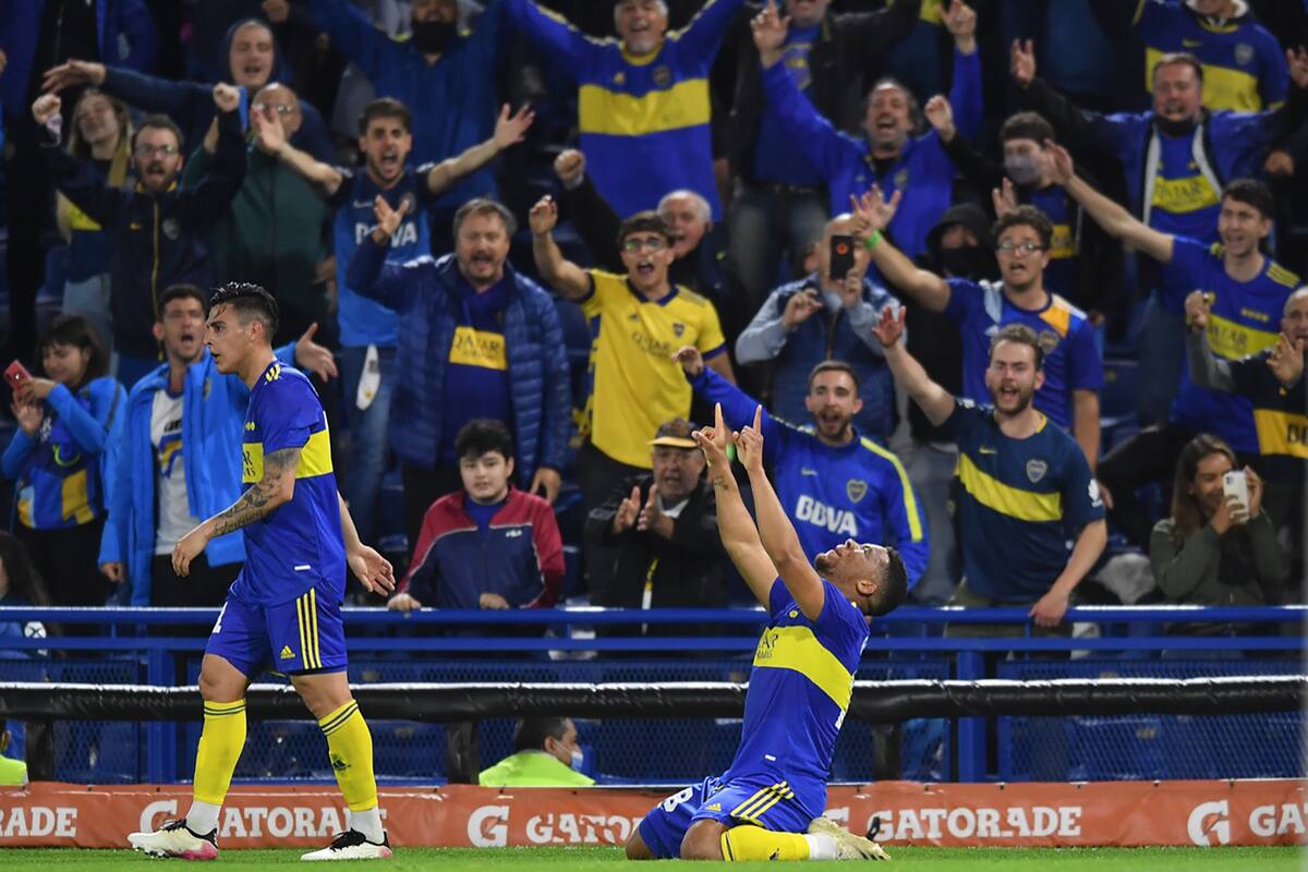 Fabra festeja el primer tanto de Boca ante Godoy Cruz