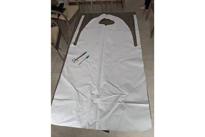 Fabrican delantales médicos de los restos de silobolsas
