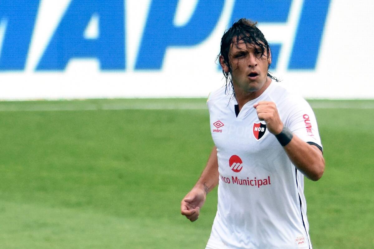 Fabricio Fontanini fiesteja su gol durante el partido que disputan Newells Old Boys vs. Lanús.