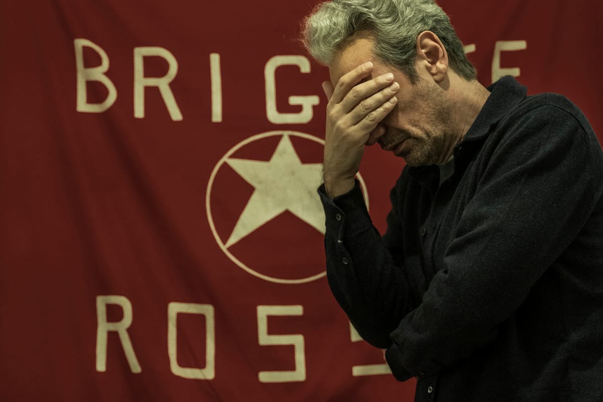 Fabrizio Gifuni como Aldo Moro en la miniserie Exterior Noche