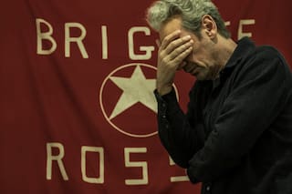 El secuestro que conmovió a Italia y el cineasta que retrata sin concesiones al poder en una de las grandes miniseries de la década