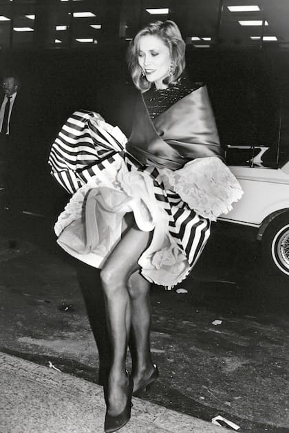 Fabulosa con un diseño de Christian Lacroix en 1981 en Nueva York