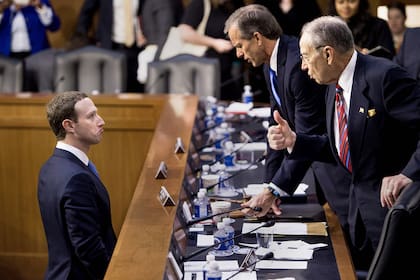 Mark Zuckerberg, CEO de Facebook, declara ante el Senado estadounidense en abril de 2018