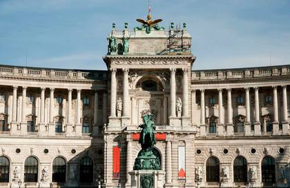 Fachada de la Biblioteca Nacional Austríaca en Viena.