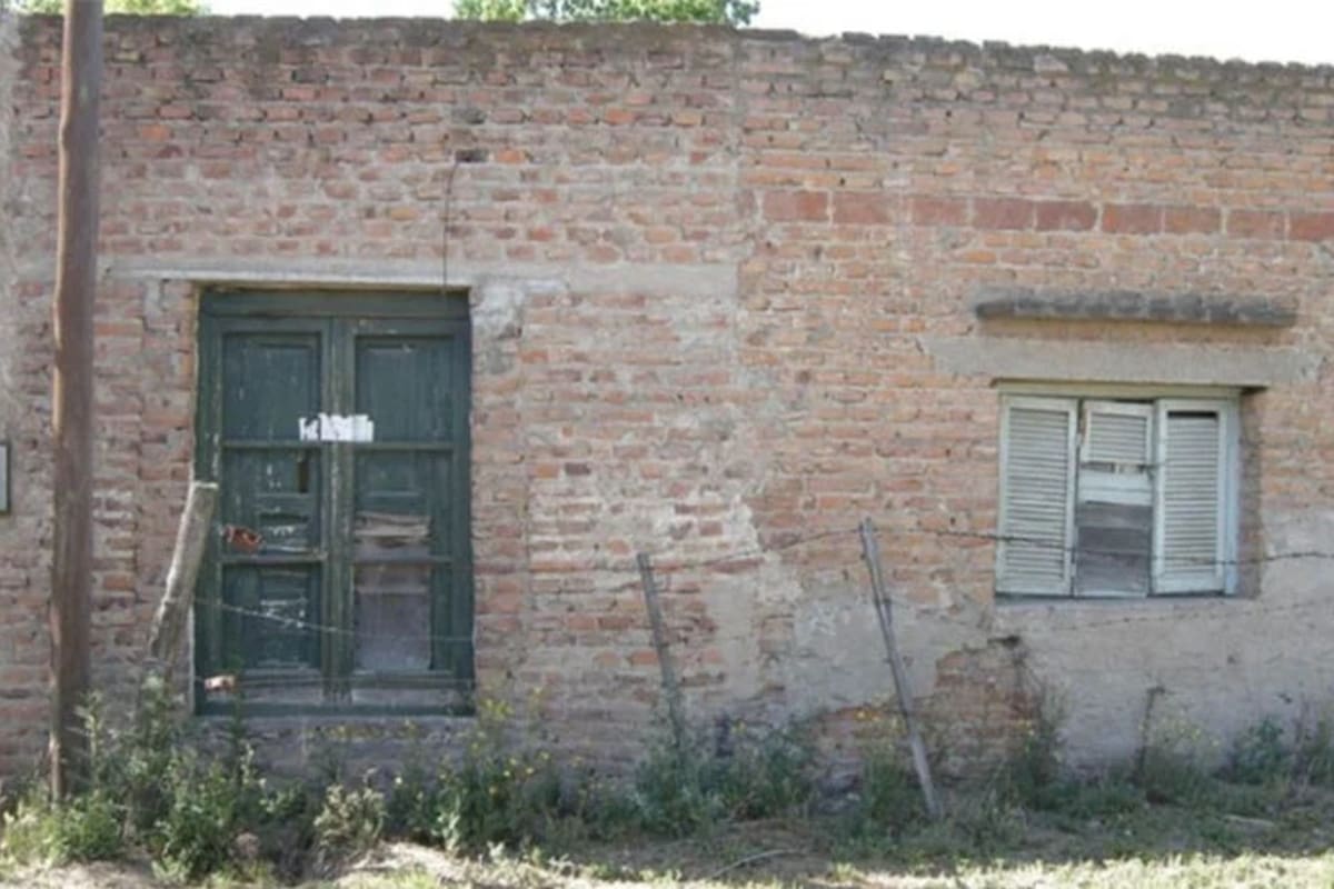 Fachada de la casa en la que tuvo lugar el macabro parricidio, en el pueblo de Daireaux