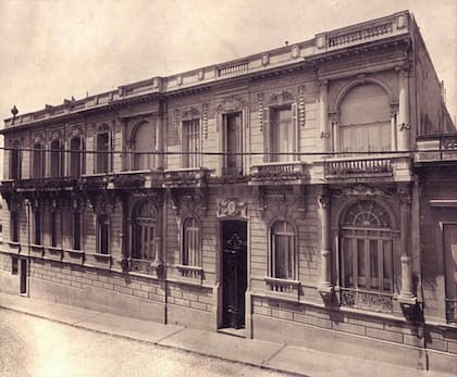 Fachada de la residencia Saavedra Zelaya. El Lenguas Vivas funciona allí desde 1963.