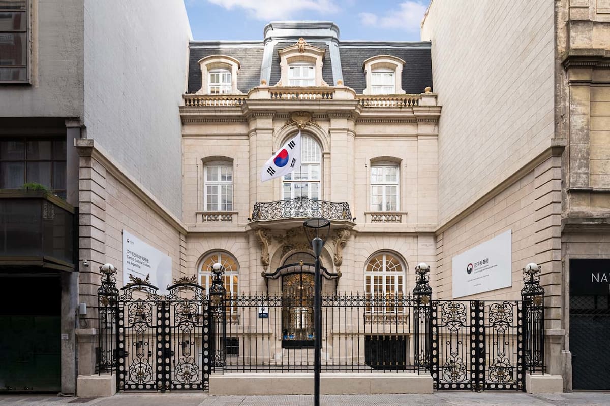 Fachada del Centro Cultural de la Embajada de coreana en Buenos Aires. Foto gentileza de prensa/Marco Guoli