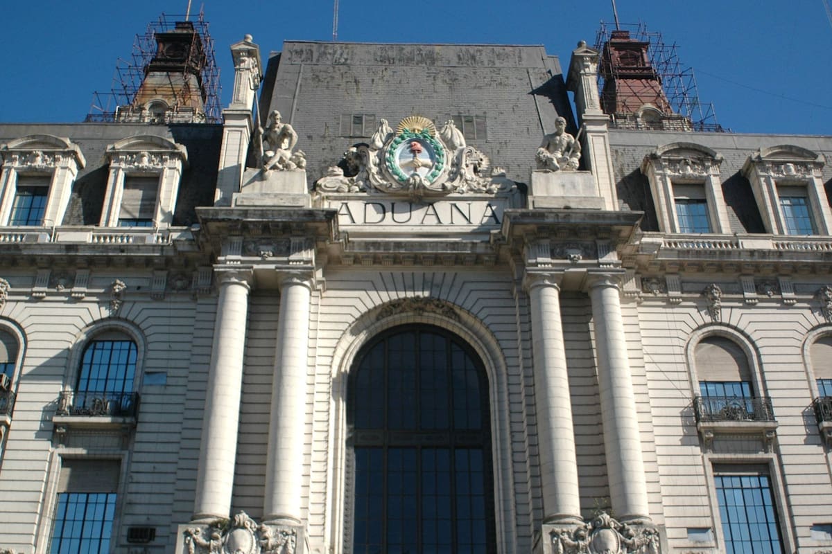 Fachada del edificio de la aduana