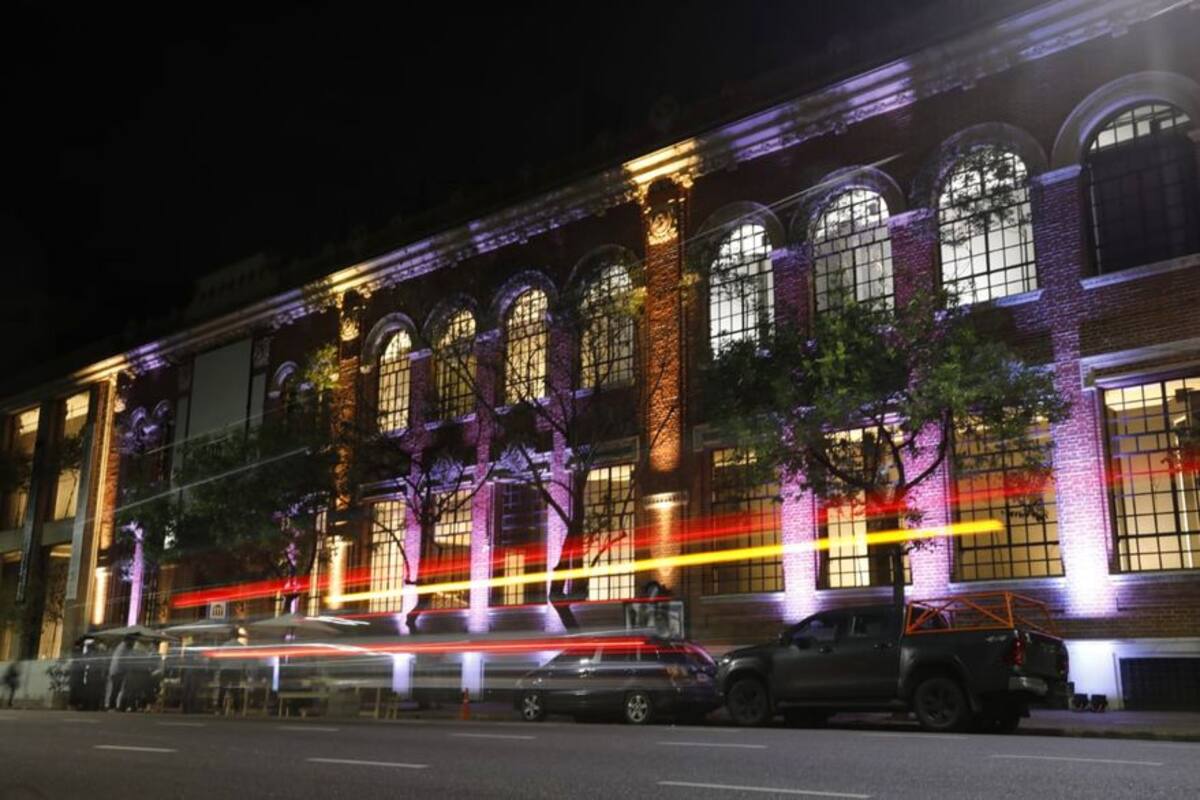 Fachada del Museo de Arte Moderno de Buenos Aires, que permanecerá cerrado por el feriado pero mantendrá su programación digital