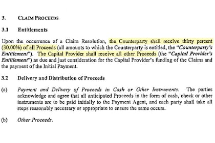 Facsímil del contrato firmado por la Justicia española como gestora de la quiebra de las empresas de los Eskenazi y la subsidiaria de Burford. Allí se detalla que las empresas Petersen recibirán el 30%.