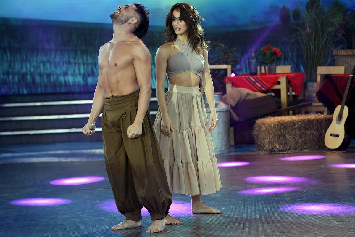 Facu Mazzei y Flor Vigna en la ronda de folklore.