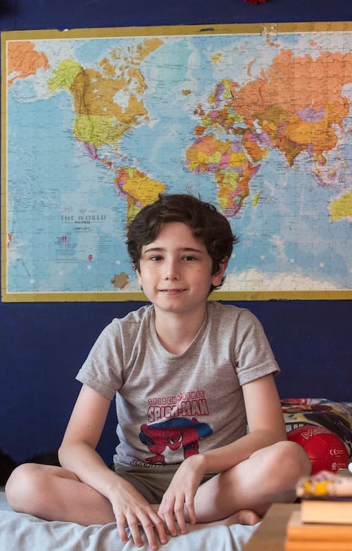 Facundo (11) vive en Belgrano junto a sus padres y su perro; es fanático de la astrofísica, la historia argentina y el hockey sobre patines