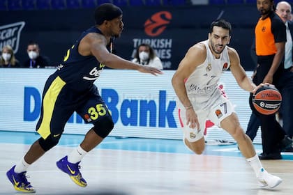 La visión de juego, la rapidez y la defensa son virtudes con las que Campazzo sobrecompensa su baja estatura (1,79 metros).