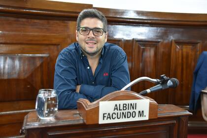 Facundo Albini, en su banca en el Concejo Deliberante de La Plata; ahora está detenido por el caso Chocolate