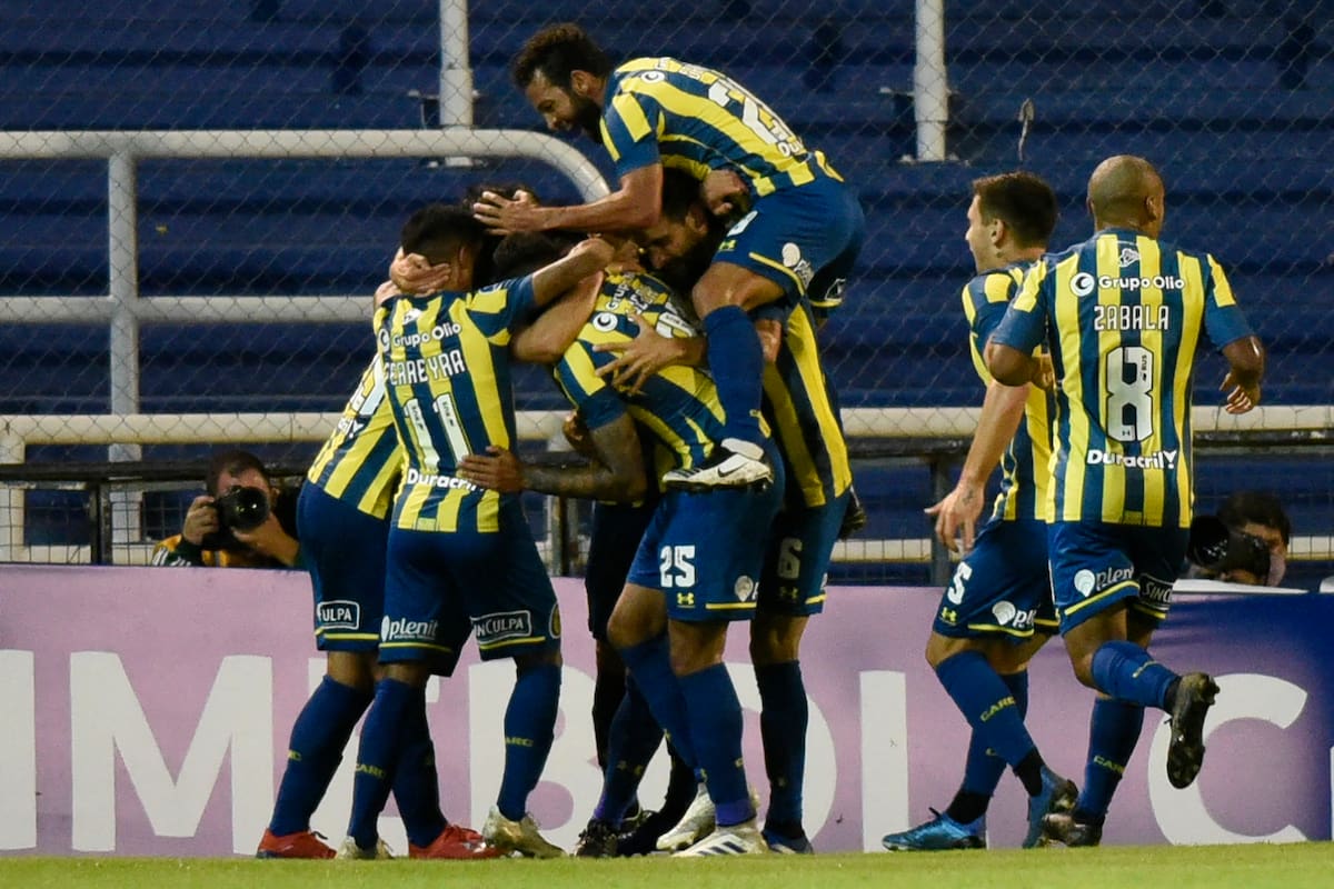 Facundo Almada y compañía, en una fiesta no clandestina en Rosario: Central empieza a ganarle a San Lorenzo, en su mejor noche en un largo tiempo.