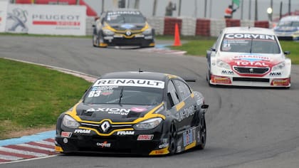 Facundo Ardusso baja el Tobogán del autódromo de Buenos Aires; se quedó con la pole para los 200 Kilómetros