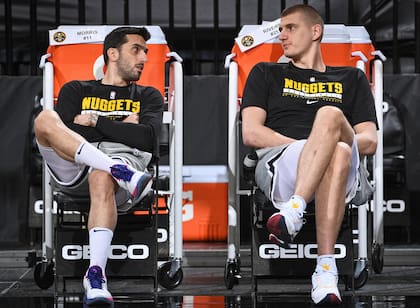 Facundo Campazzo conversa con el mejor jugador del mundo, Nikola Jokic
