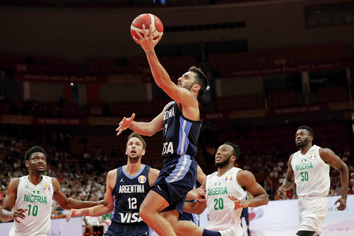 Facundo Campazzo en acción ante el equipo nigeriano