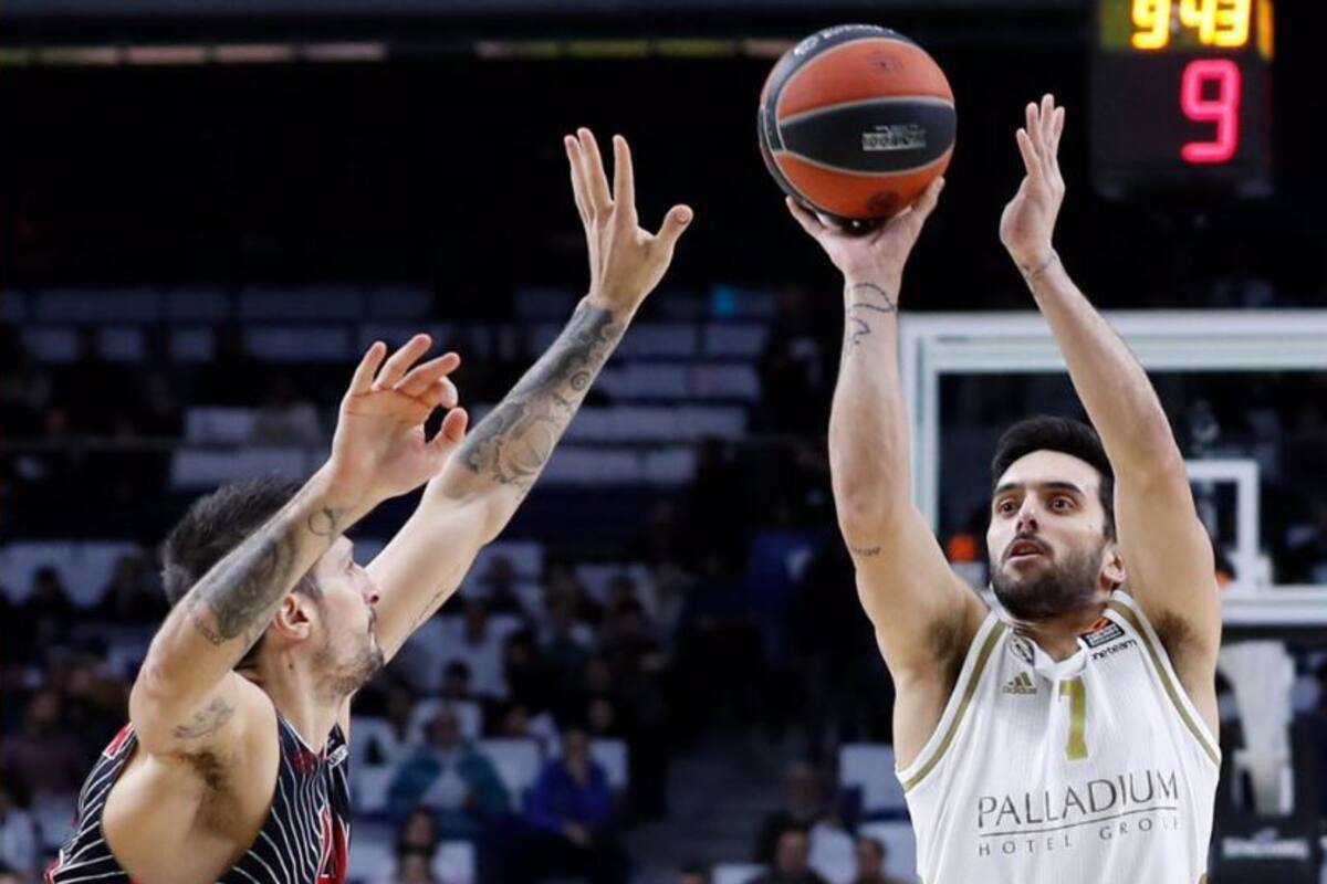 Facundo Campazzo en acción en Real Madrid: en la última jornada de Euroliga se despachó con 12 asistencias ante Olimpia Milano de Luis Scola