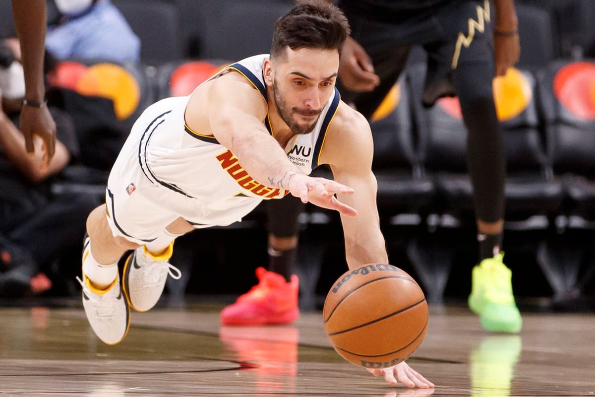 Facundo Campazzo no tiene mucha acción en Denver, sin embargo, no se rinde nunca