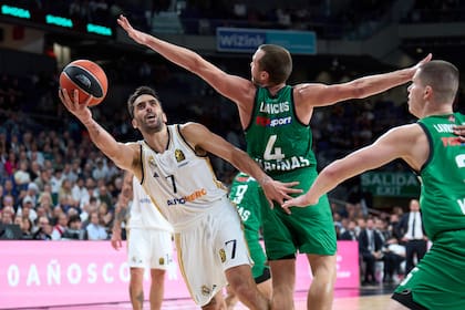 Facundo Campazzo se saca de encima dos rivales y anota un doble desde una posición incómoda en el triunfo de Real Madrid sobre Zalgiris Kaunas por la Euroliga.