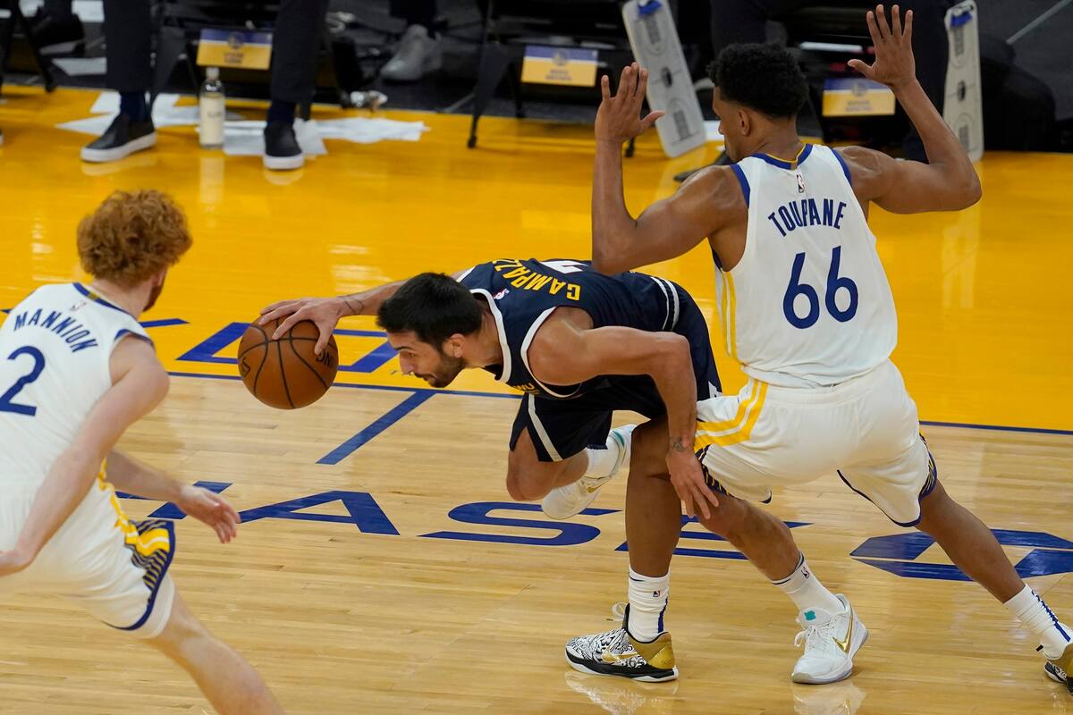 Facundo Campazzo terminó con ocho puntos en su primer partido con la camiseta de Denver Nuggets en la NBA