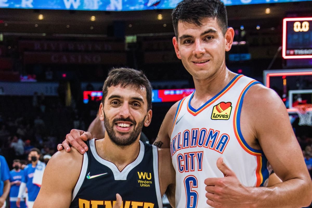 Facundo Campazzo y Gabriel Deck compartieron Real Madrid y ahora son rivales en la NBA; se fotografiaron y se abrazaron en Oklahoma City 108 vs. Denver 99 y volverán a estar frente a frente esta noche.