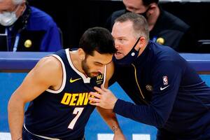 Facundo Campazzo y Mike Malone