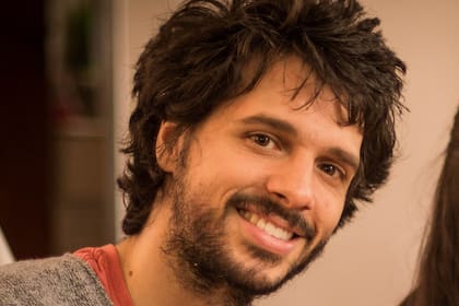 Facundo Carrillo, licenciado en Ciencias de la Computación y becario del CONICET, desarrolla modelos computacionales para identificar el lenguaje de pacientes esquizofrénicos