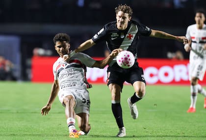 Facundo Colidio, habitual titular, no puede jugar la serie contra Boca y, en efecto, jugó los 90 minutos ante San Pablo.