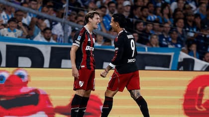 Facundo Colidio y Sebastián Driusssi, los goleadores de la noche de Avellaneda