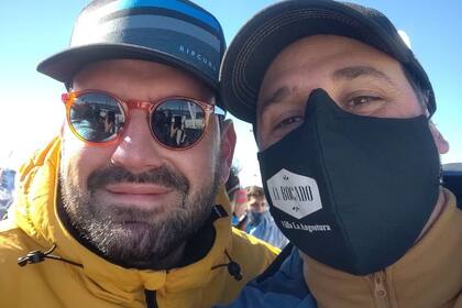 Facundo con Damián Betular, que usó las garrapiñadas de girasol para su plato