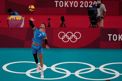 Facundo Conte, al servicio; el seleccionado de voleibol se enfrentará con su similar de Túnez