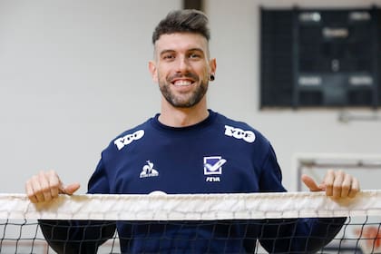 Facundo Conte, listo para afrontar su cuarto mundial de vóleibol; la selección argentina debutará el sábado 27 frente a Irán en Ljubljana, Eslovenia.