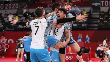 Facundo Conte y Bruno Lima, dos figuras del seleccionado que consiguió algo que el vóleibol argentino procuraba desde hacía mucho tiempo.