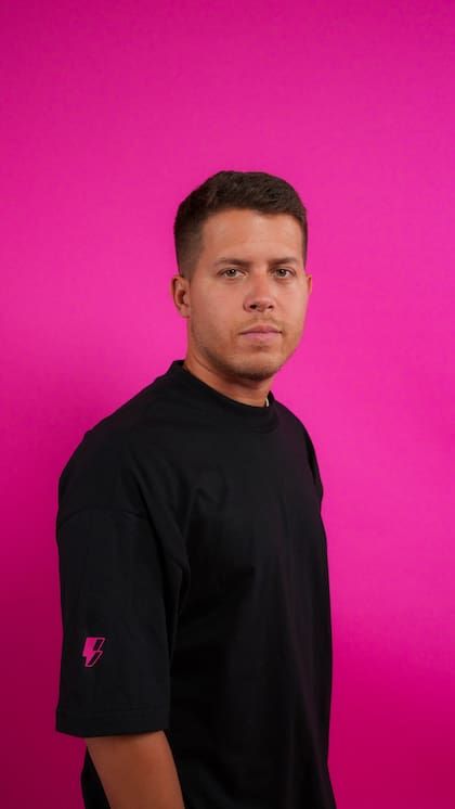 Facundo Corsi es el CEO de N1U, una all-in-one wallet inspirada en el mundo gamer que busca llevar las finanzas al siguiente nivel