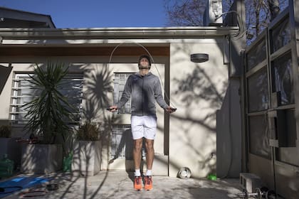 Facundo Díaz Acosta, entrenándose, como puede, en su casa: "Hay días que me levanto bien, pero otros sin ganas, sin querer hacer nada".