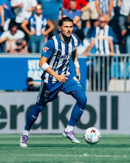 Facundo Garcés se consolidó como titular en el Alavés de España, donde disputó los seis partidos de la temporada