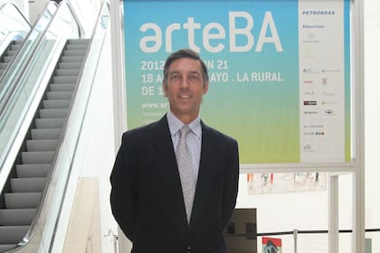 Facundo Gómez Minujín, miembro del Consejo de Administración de arteBA, en una de las presentaciones de la feria en el Malba