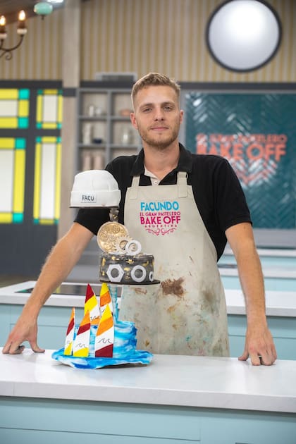 Facundo junto a su torta (Foto: PRENSA TELEFE)