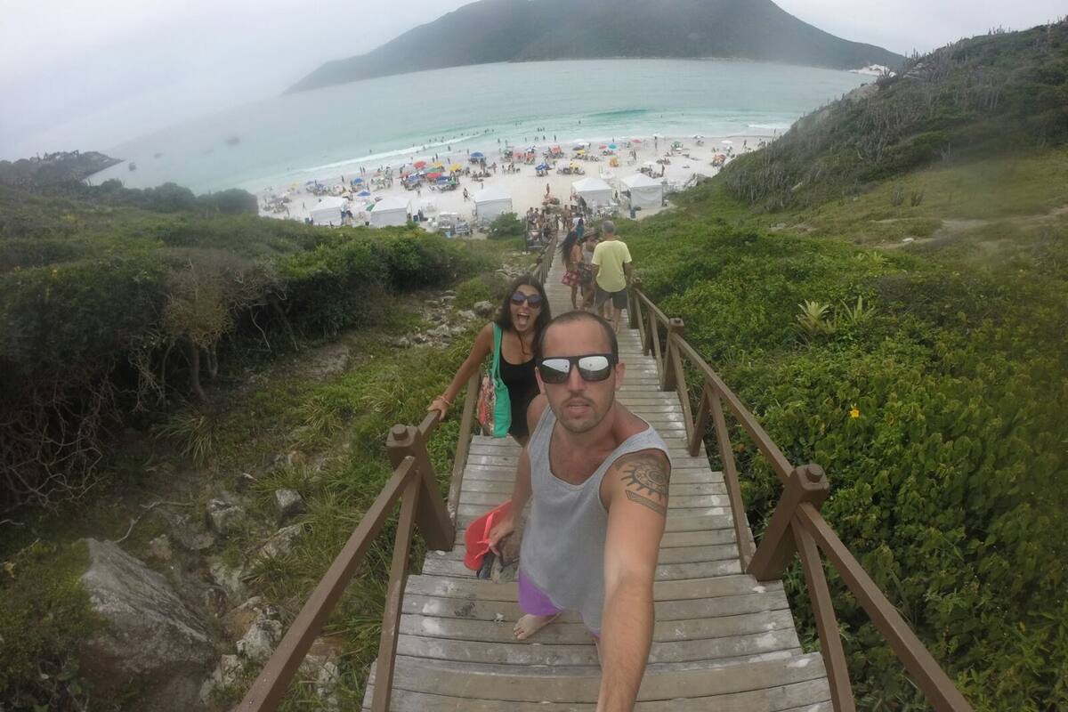 Facundo Levy y su esposa en el viaje que hicieron a Brasil.