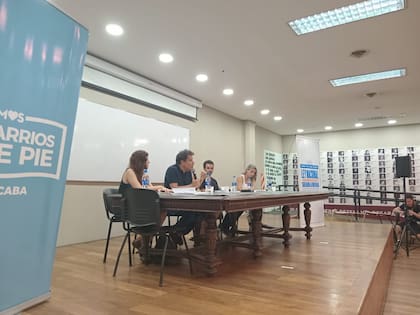 Facundo Manes en el foro por la emergencia alimentaria en la facultad de Filosofía y Letras de la UBA