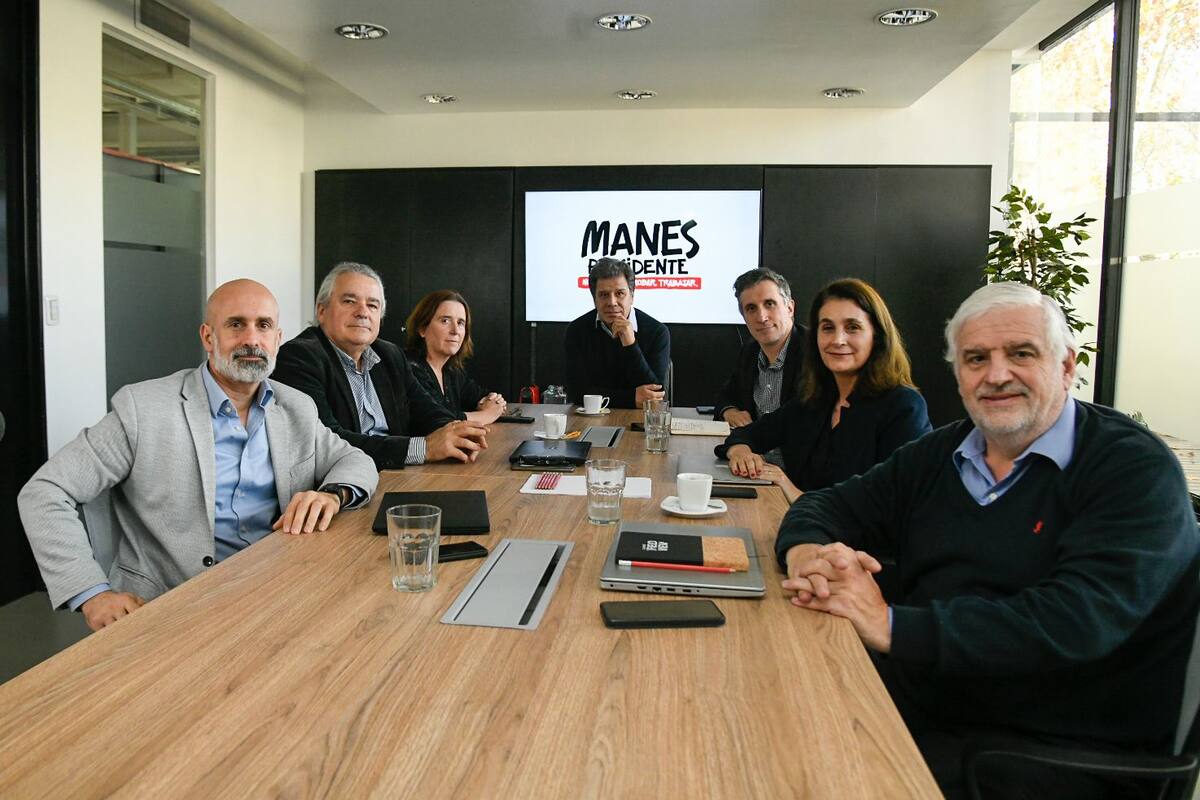 Facundo Manes se reunió con su equipo técnico
