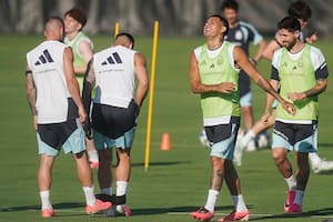 Scaloni tiene claro el perfil, pero no los nombres para una zona clave ante Austria